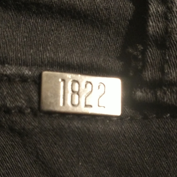 1822 Denim Black Skinny Jeans with Silver Hardware - Picture 4 of 5